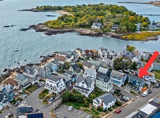 8 Cheval Ave, Salem, MA 01970