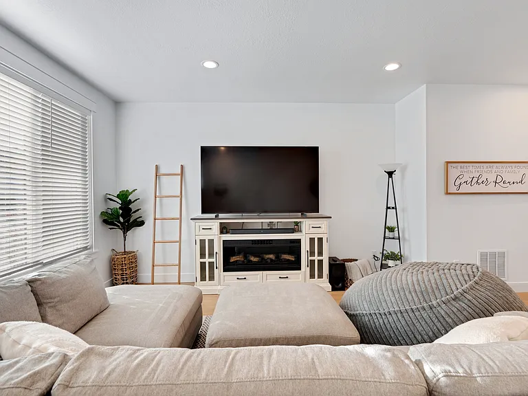 25 E Center St #64 — Photo 15