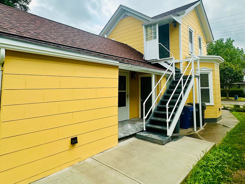 Side entrance for down unit, staircase to up unit