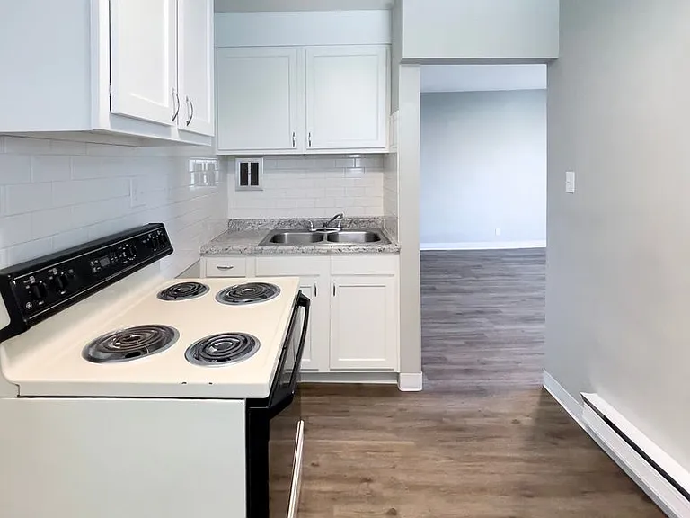 1924 W Jackson St #5 — Photo 1