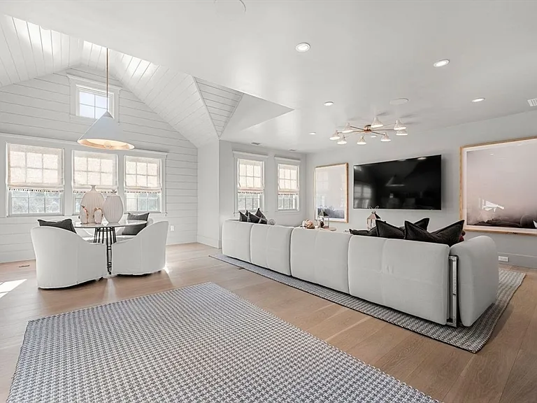 34 Brewster Rd — Photo 11