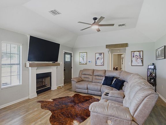 3rd image of 231 Cloverleaf Dr