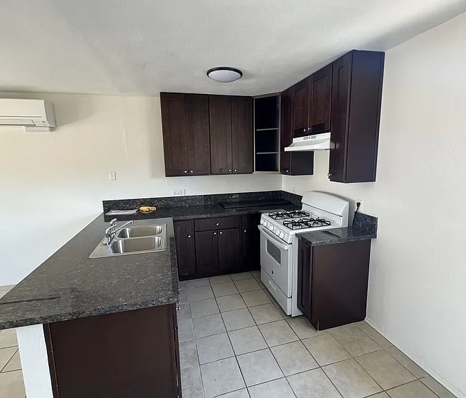 163 E 15th St #8 — Photo 3