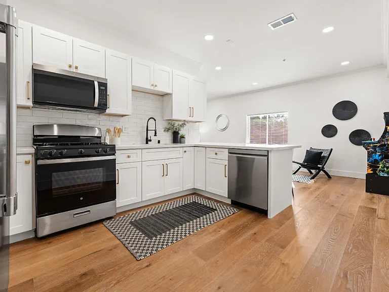 16021 Pomerado Rd — Photo 14