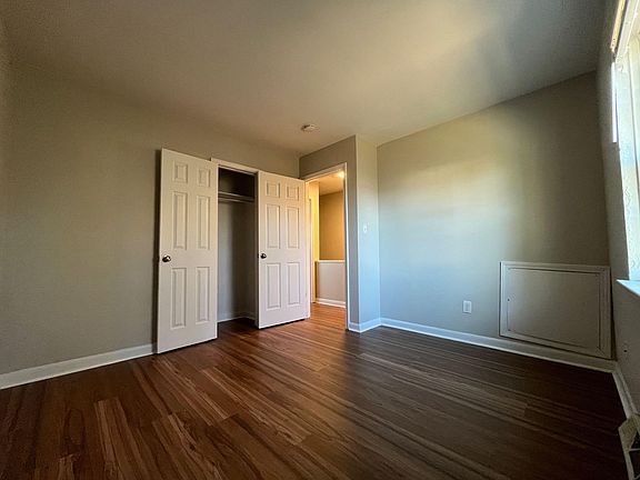 4th image of 1920 Eastern Ave NE