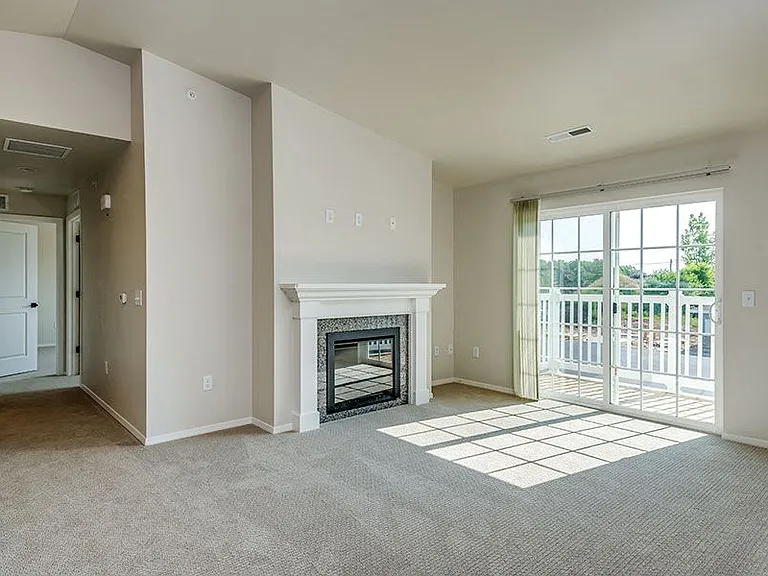 The Peninsula Apartments — Photo 5