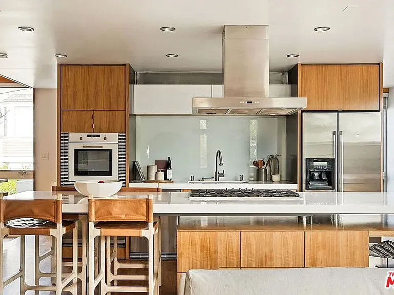 724 Superba Ave — Photo 5