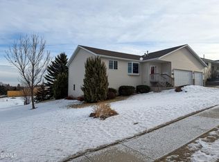 1708 14th Ave SE, Mandan, ND 58554