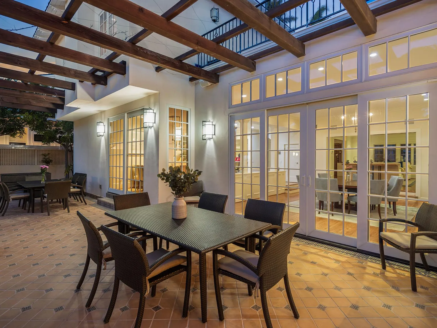 6 bed, 5.5 bath, 5714 sqft, $32,500 — Photo 4