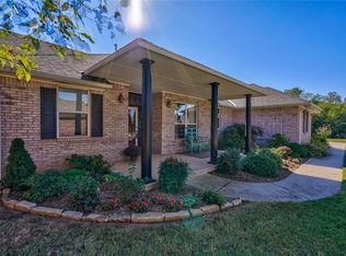 613 Winding Creek Rd, Yukon, OK 73099