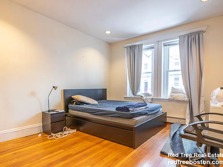 94 Pleasant St #2 — Photo 5