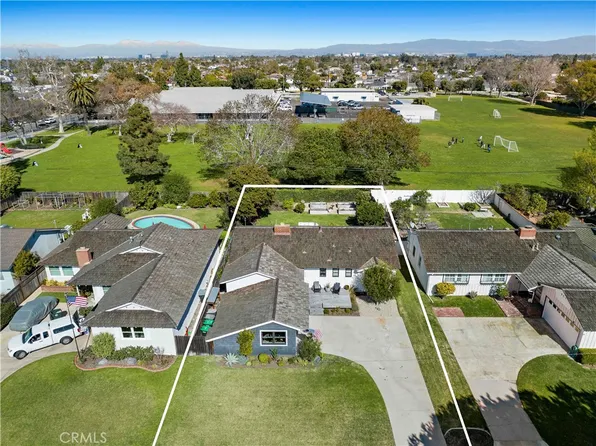 420 Cabrillo St, Costa Mesa, CA 92627