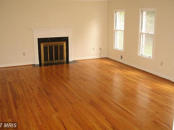 3rd image of 10601 Riverwood Dr