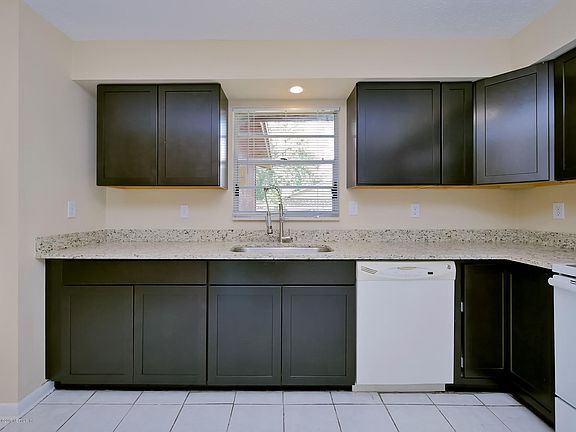 4th image of 2701 Connie Cir