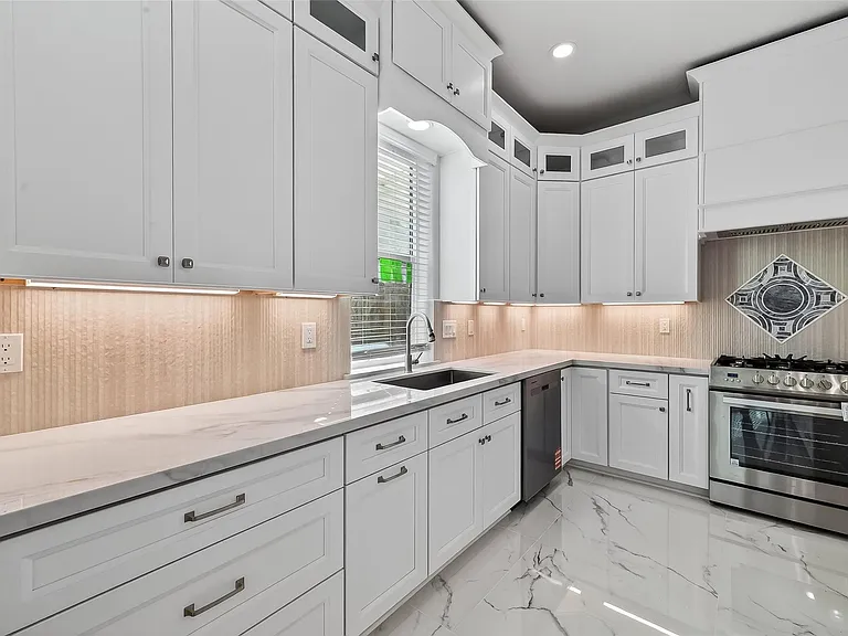 3344 Sanders St — Photo 18