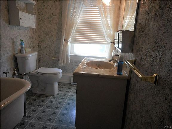 4th image of 114 Ford St