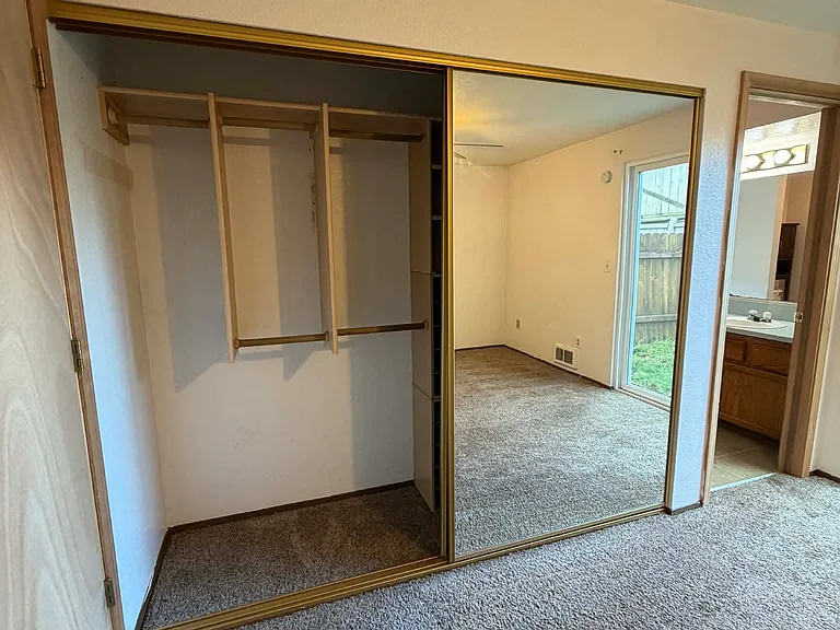 725 Edelweiss Ln SE — Photo 12