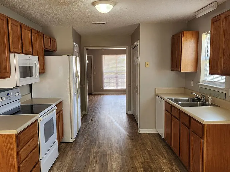 306 Haverhill Cir — Photo 6