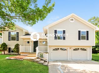633 SW Nelson Dr, Grain Valley, MO 64029