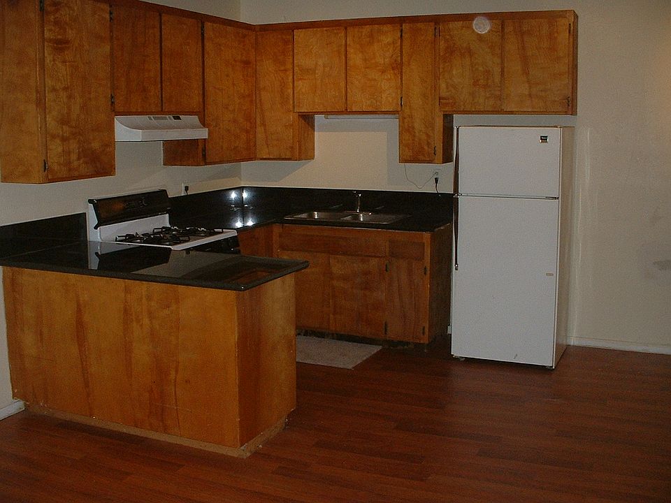 2nd image of 505 Cane St APT 3