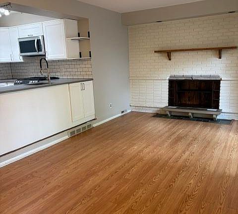 2nd image of 2912 Renfrew St