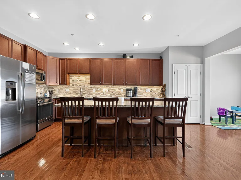 1551 Emily Ct — Photo 8