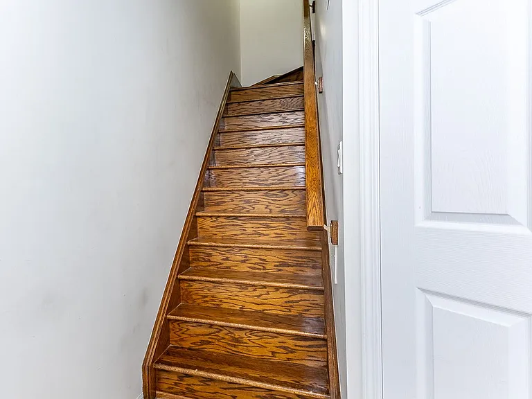 561 Speyer Cir — Photo 7