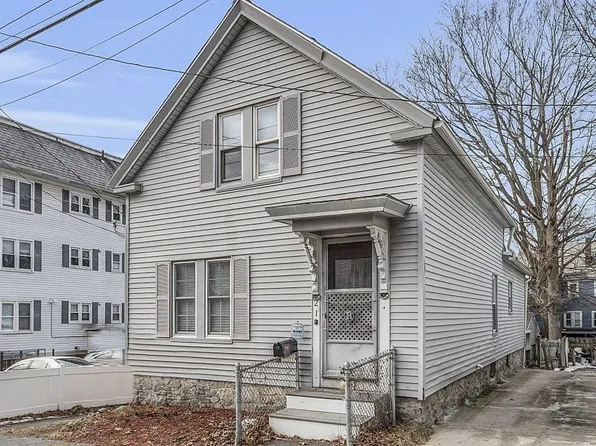 21 Powell St, Lowell, MA 01851