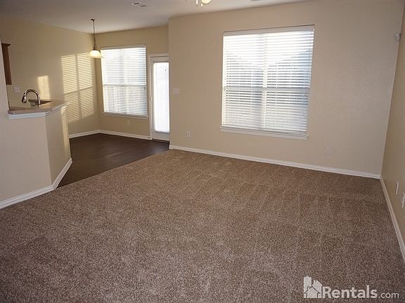 3rd image of 610 Cove Ct
