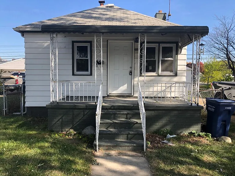 812 Cleophus Pkwy — Photo 1