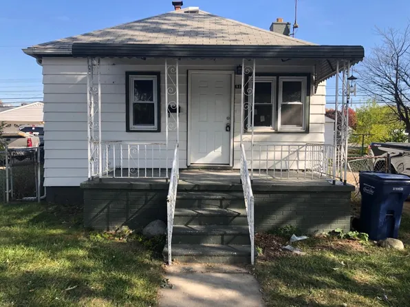812 Cleophus Pkwy, Lincoln Park, MI 48146