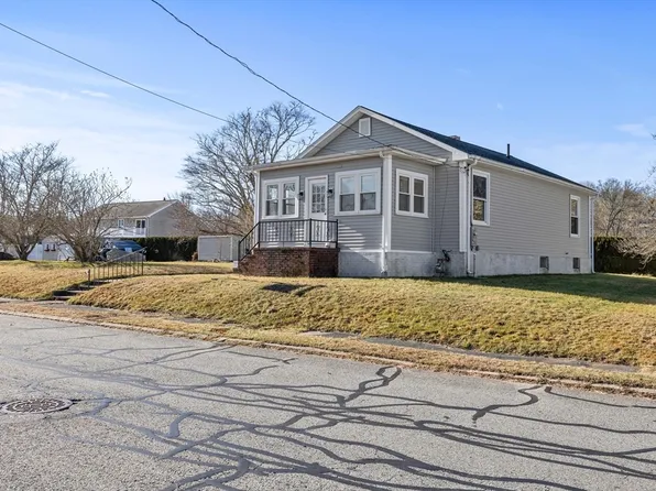 63 Summit Ave, Dartmouth, MA 02747