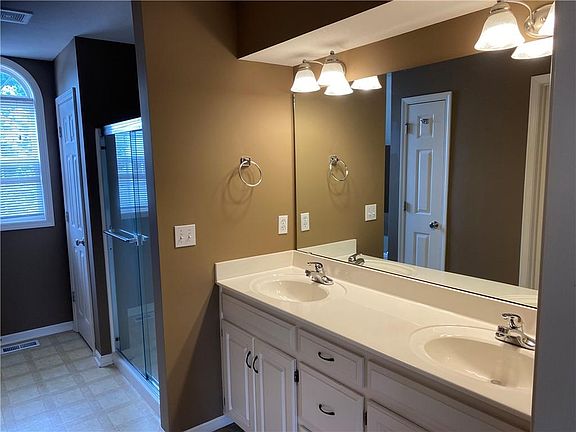 5th image of 6215 NE 120th St