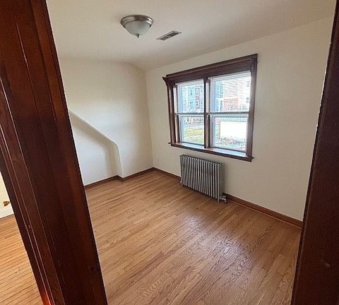 4th image of 338 W 6th Ave #2
