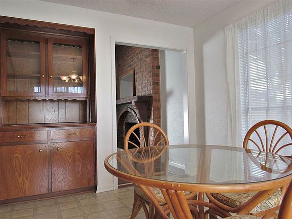 3rd image of 9633 Brookwood Cir