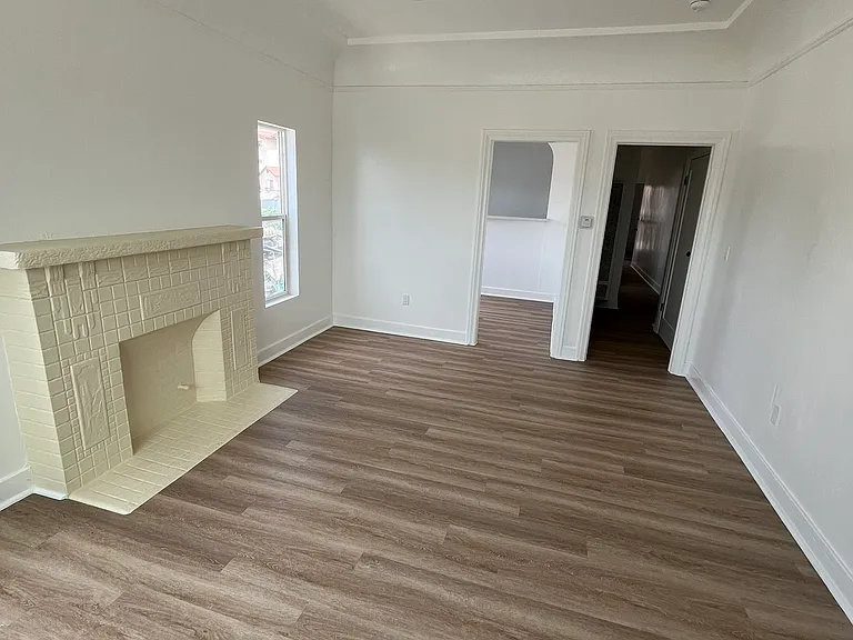 1044 N Townsend Ave #1046-1/2 — Photo 3