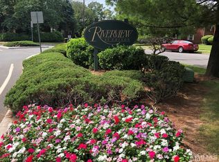 21 York Dr APT 3A, Edison, NJ 08817