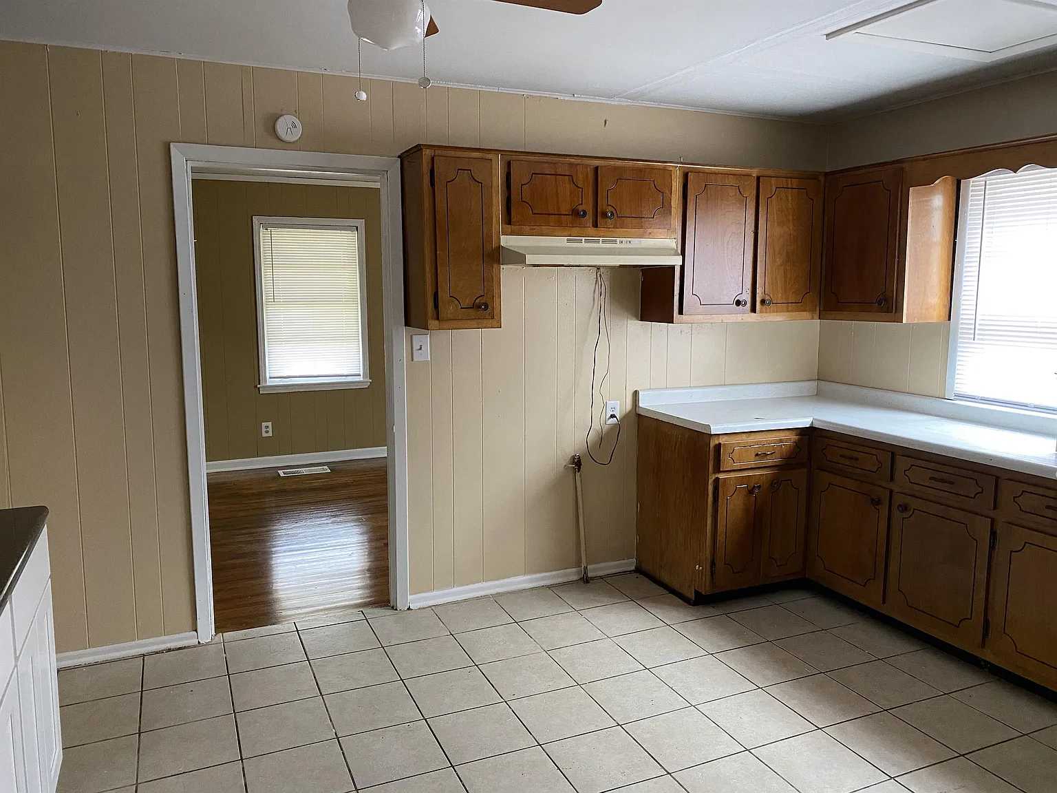 4 bed, 2.0 bath, 1300 sqft, $1,300 — Photo 3