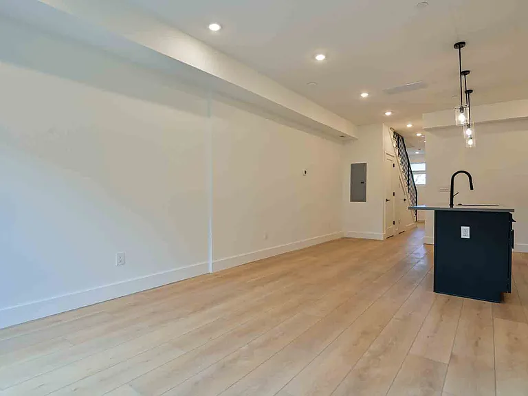 2641 4th St NE #2 — Photo 7