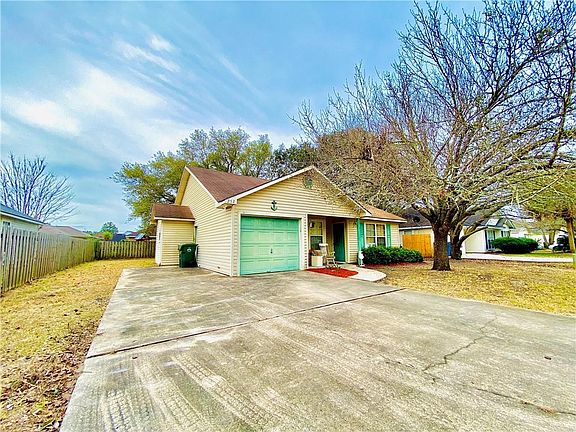3rd image of 252 Sandalwood Cir