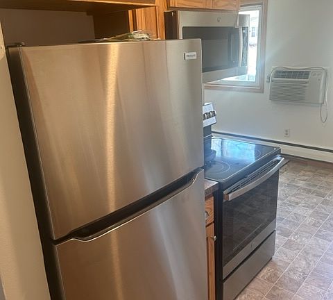 2nd image of 816 N 6th St APT 2