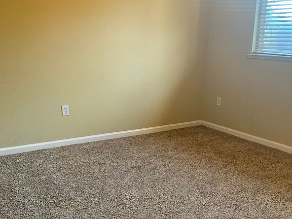 4th image of 106 S Granada Dr