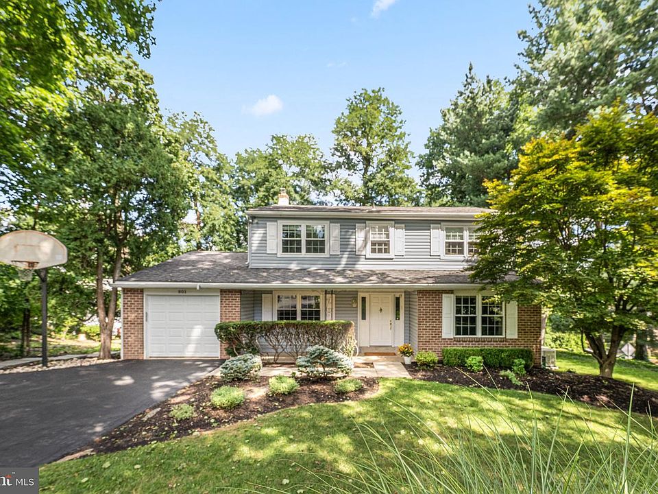 1st image of 801 Pardee Ln