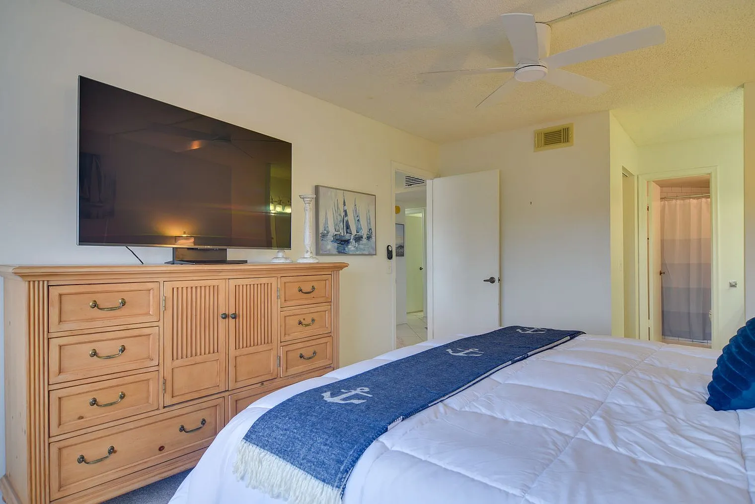 2 bed, 2.0 bath, 1044 sqft, $3,612 — Photo 4