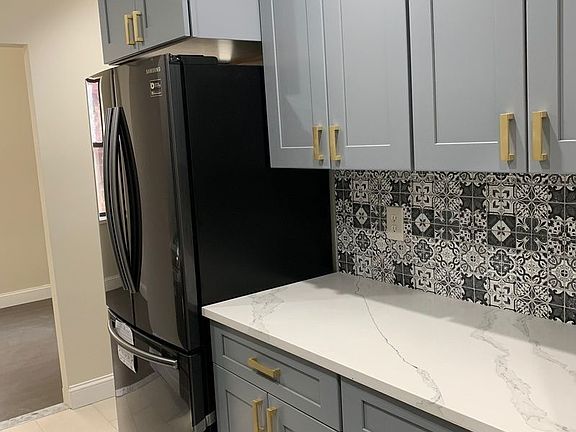 3rd image of 665 Thwaites Pl APT 2P