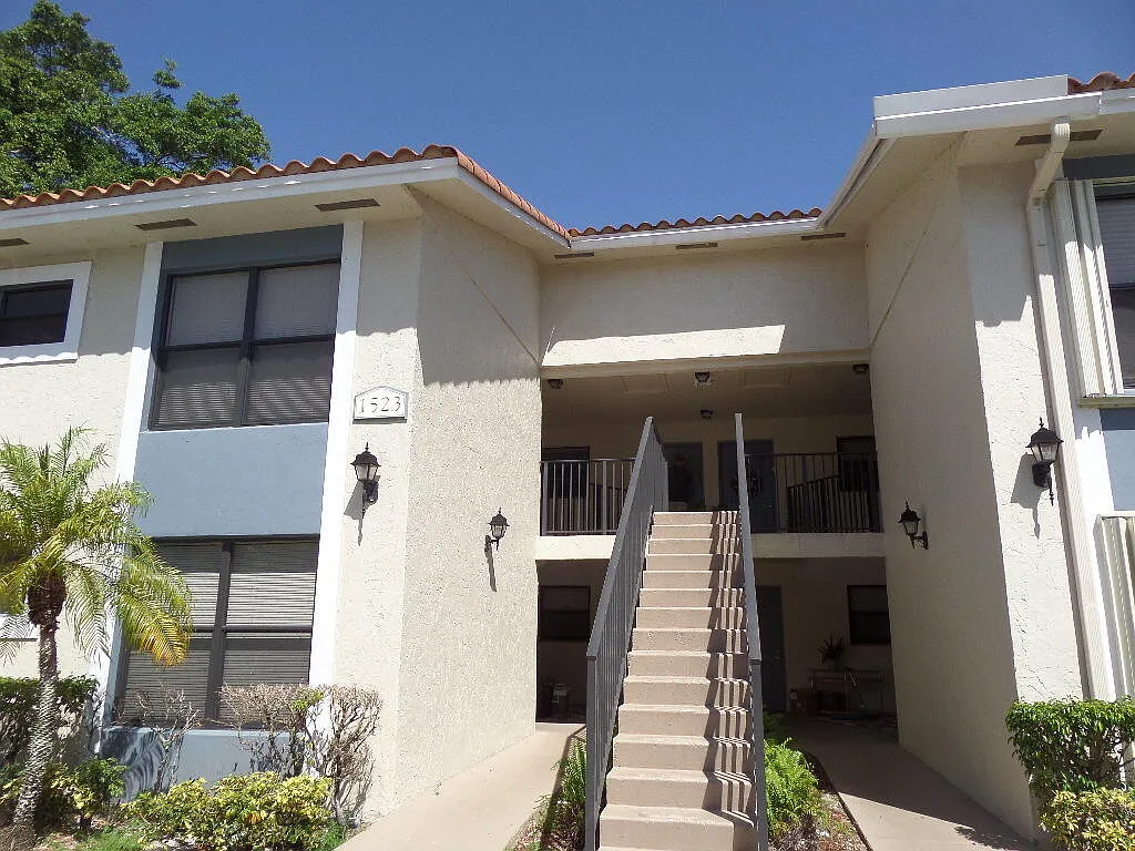 2 bed, 2.0 bath, 904 sqft, $1,900 — Photo 1