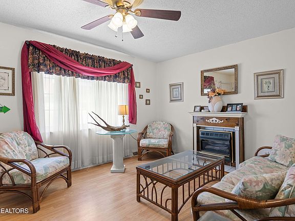 3rd image of 311 Thelma Cir