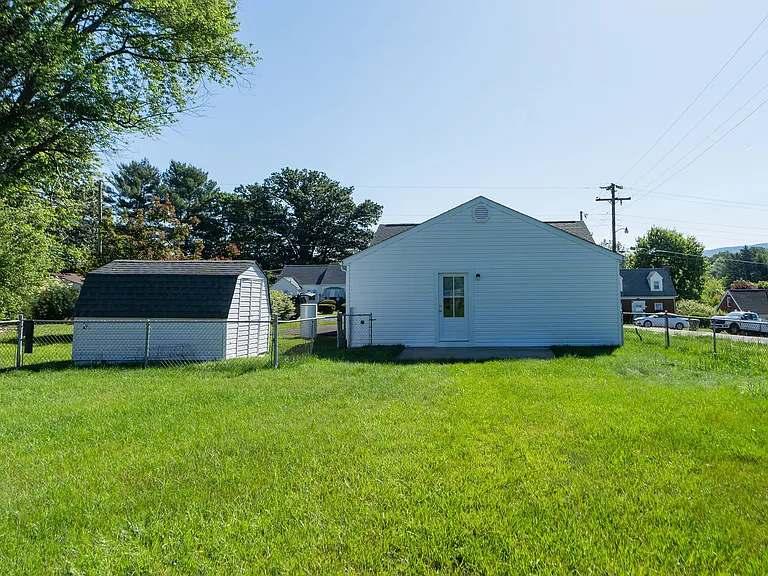 144 River Rd — Photo 37