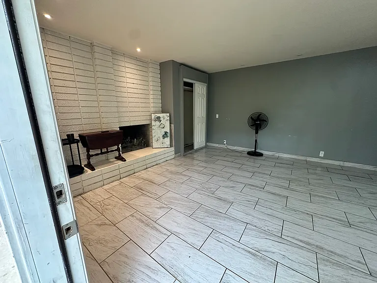 1 E Rancho Park — Photo 2