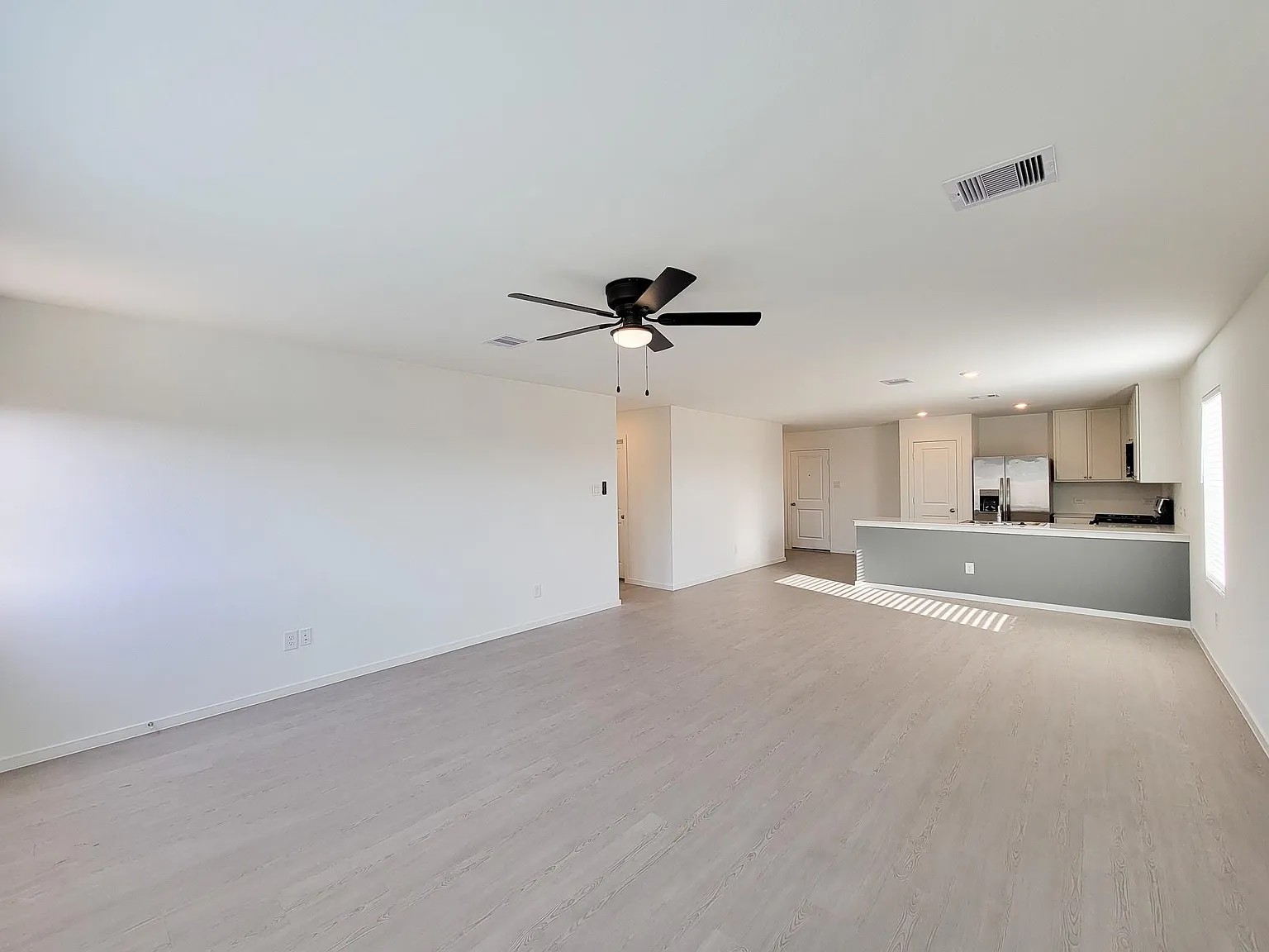 3 bed, 1474 sqft, $1,650 — Photo 4